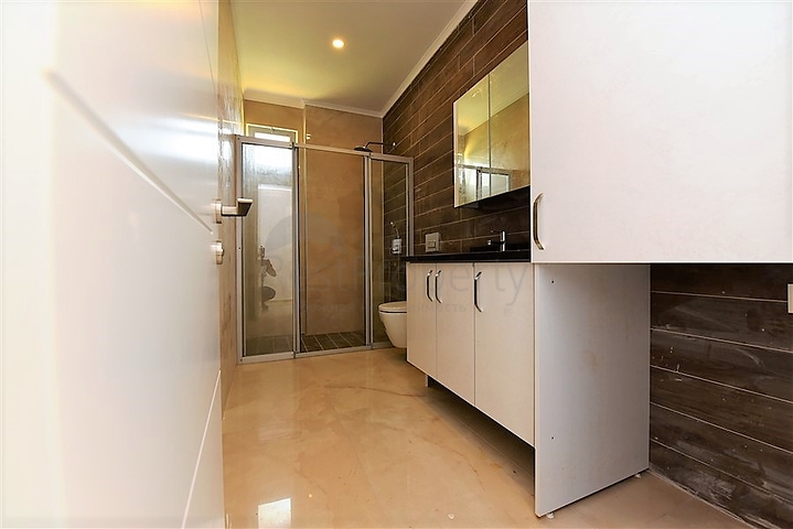 Четырехкомнатная квартира в европейском районе Оба