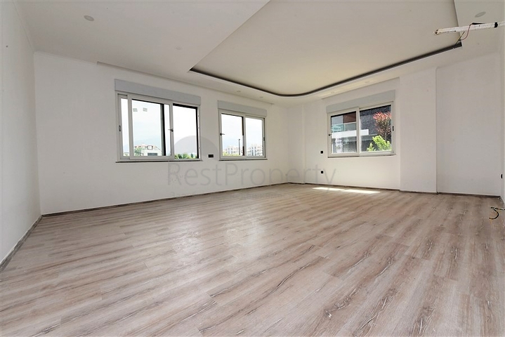 Четырехкомнатная квартира в европейском районе Оба