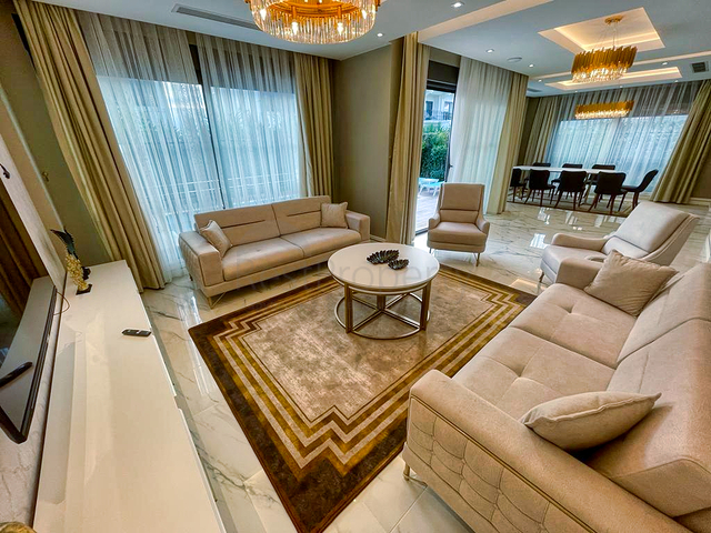 Виллы на завершении строительства в центре Белека