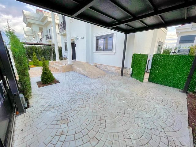 Виллы на завершении строительства в центре Белека