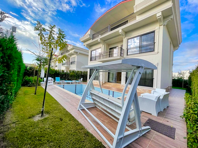 Виллы на завершении строительства в центре Белека