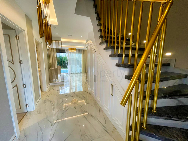 Виллы на завершении строительства в центре Белека