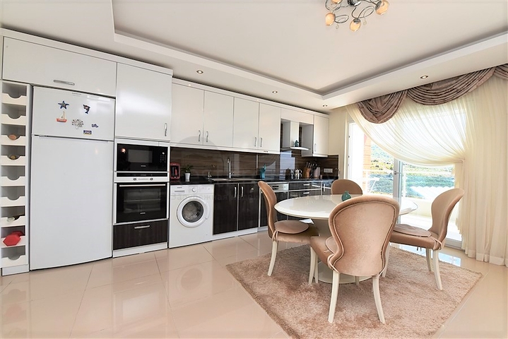 Меблированный пентхаус 3+1 с видом на море