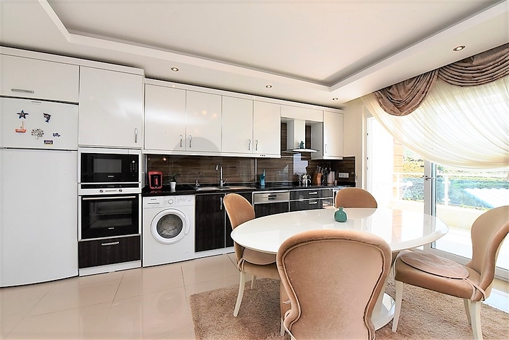 Меблированный пентхаус 3+1 с видом на море