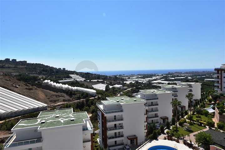 Меблированный пентхаус 3+1 с видом на море