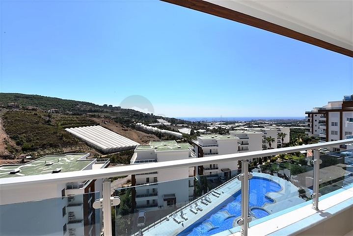 Меблированный пентхаус 3+1 с видом на море