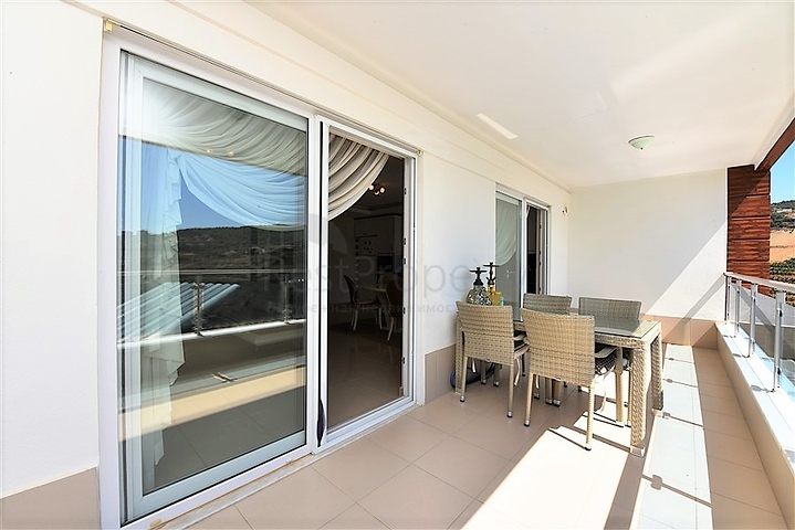 Меблированный пентхаус 3+1 с видом на море