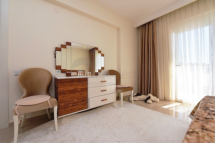 Меблированный пентхаус 3+1 с видом на море