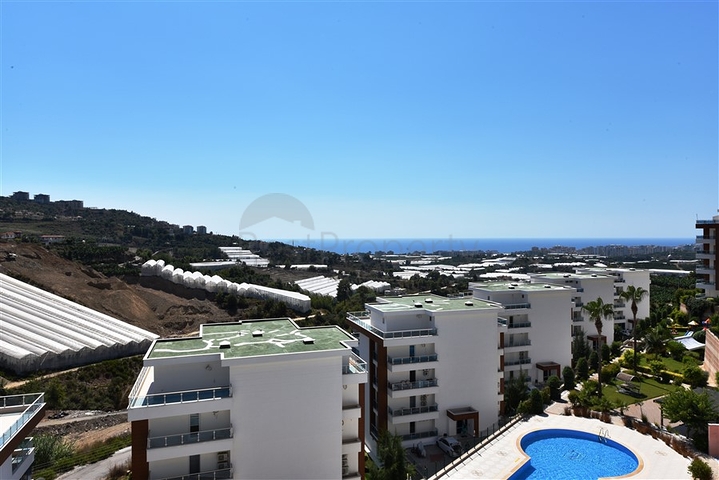 Меблированный пентхаус 3+1 с видом на море