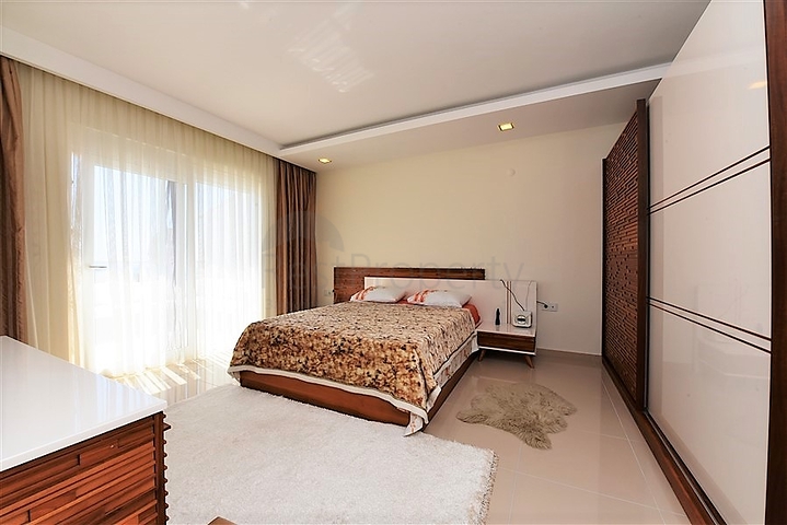 Меблированный пентхаус 3+1 с видом на море