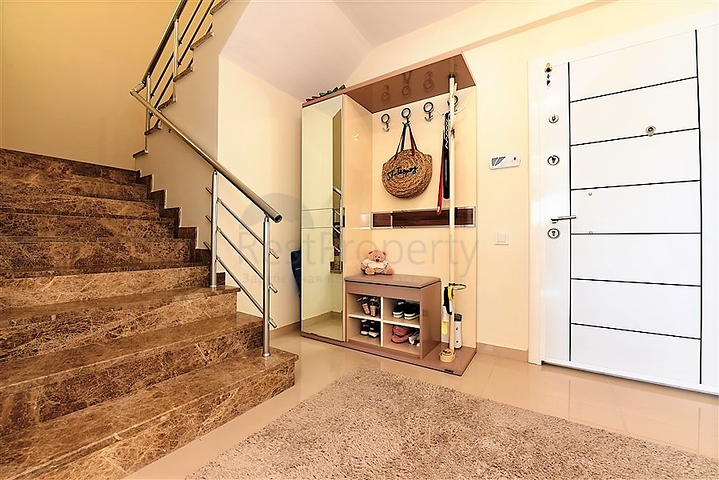 Меблированный пентхаус 3+1 с видом на море