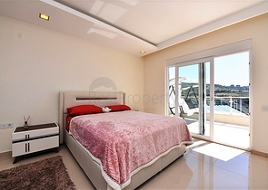 Меблированный пентхаус 3+1 с видом на море