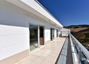 Меблированный пентхаус 3+1 с видом на море