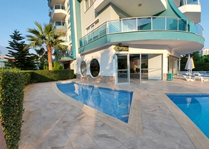 Меблированные апартаменты планировкой 1+1 в районе Махмутлар