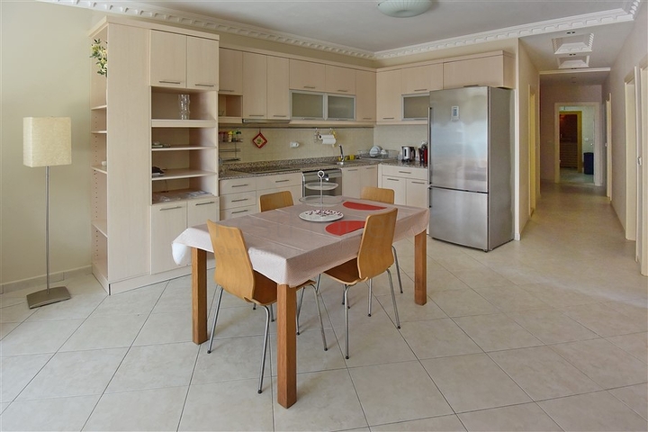 Четырёхкомнатная квартира в районе Авсаллар