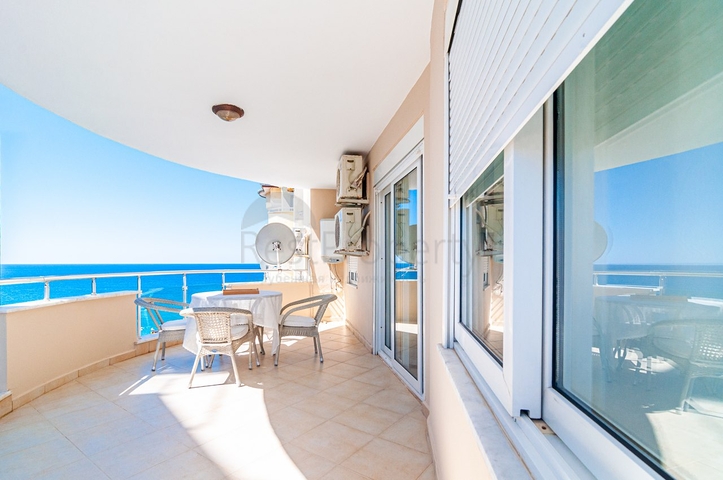 Меблированная квартира 2+1 с видом на море и горы