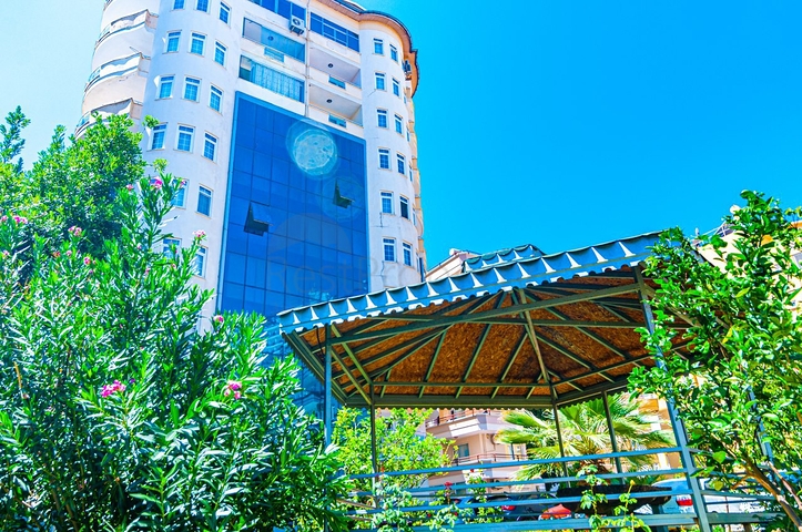 Меблированная квартира 2+1 с видом на море и горы