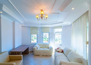 Меблированная квартира 2+1 с видом на море и горы