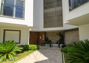 Двухкомнатная квартира с мебелью в элитном проекте в Коньяалты