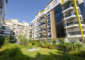 Двухкомнатная квартира с мебелью в элитном проекте в Коньяалты