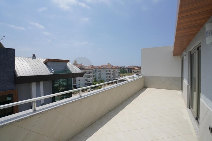 Двухуровневый пентхаус в Оба