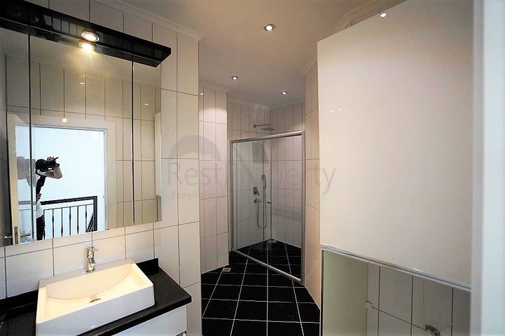 Двухуровневый пентхаус в Оба