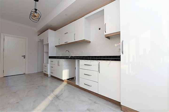 Новая квартира 2+1 с отдельной кухней в районе Махмутлар 