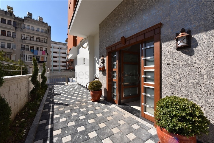 Новая квартира 2+1 с отдельной кухней в районе Махмутлар 