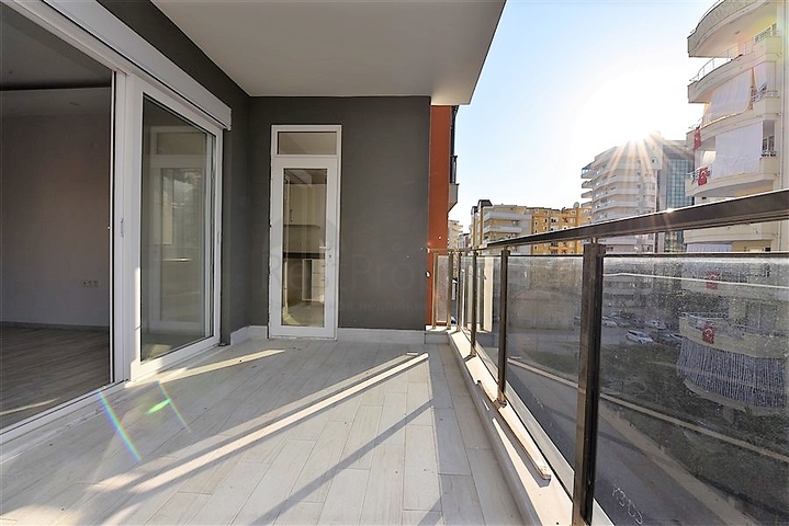 Новая квартира 2+1 с отдельной кухней в районе Махмутлар 