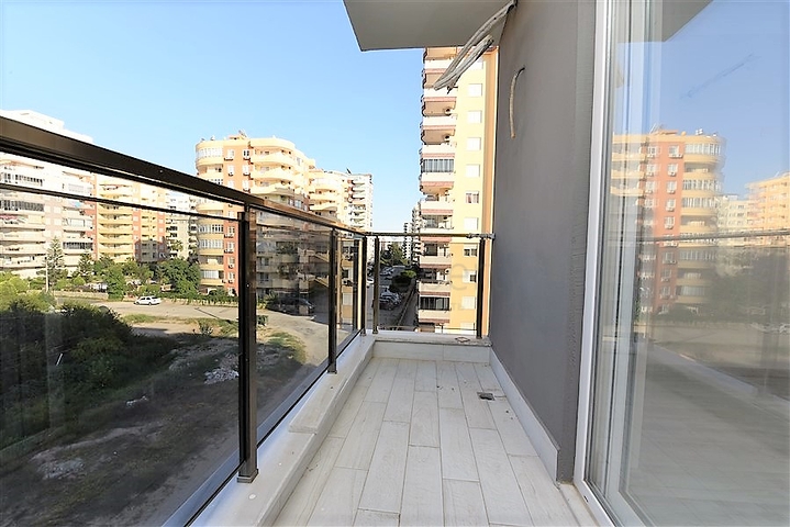 Новая квартира 2+1 с отдельной кухней в районе Махмутлар 