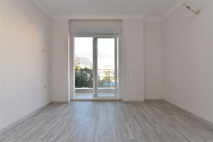 Новая квартира 2+1 с отдельной кухней в районе Махмутлар 