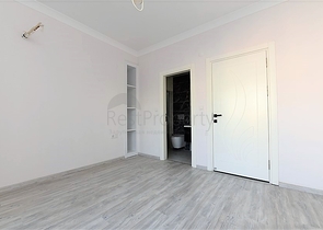 Новая квартира 2+1 с отдельной кухней в районе Махмутлар 