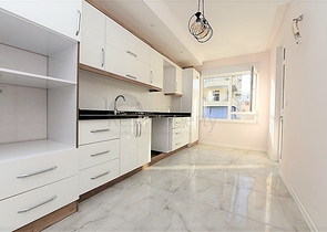 Новая квартира 2+1 с отдельной кухней в районе Махмутлар 