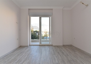 Новая квартира 2+1 с отдельной кухней в районе Махмутлар 