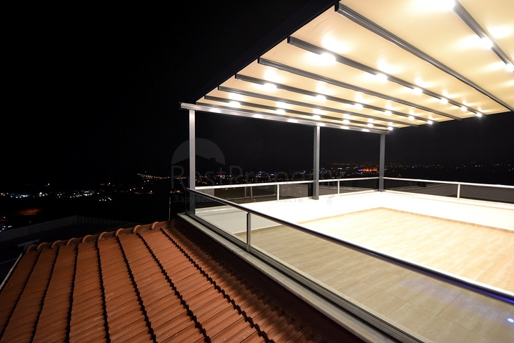 Трехэтажная вилла планировкой 3+1 в районе Каргыджак города Алания