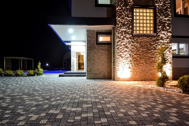 Трехэтажная вилла планировкой 3+1 в районе Каргыджак города Алания