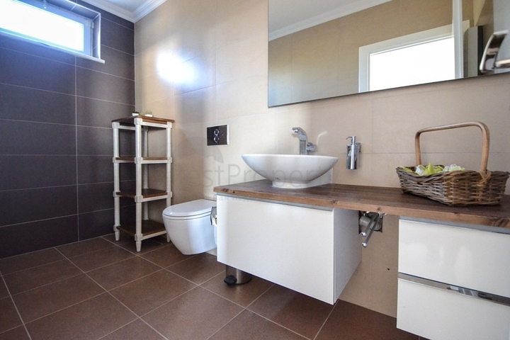 Трехэтажная вилла планировкой 3+1 в районе Каргыджак города Алания