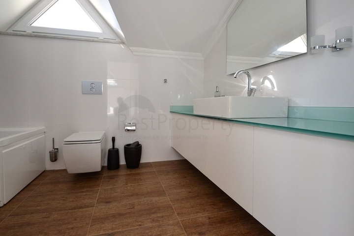 Трехэтажная вилла планировкой 3+1 в районе Каргыджак города Алания