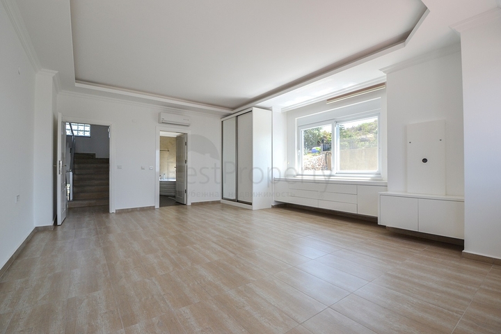 Трехэтажная вилла планировкой 3+1 в районе Каргыджак города Алания