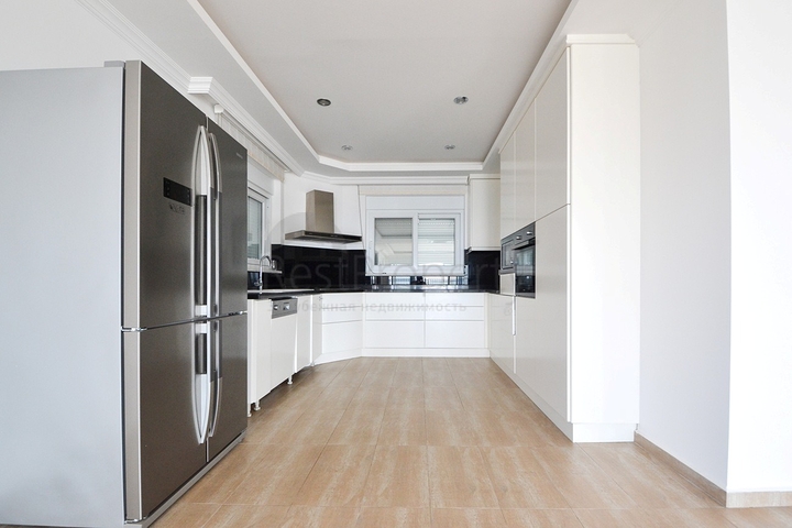 Трехэтажная вилла планировкой 3+1 в районе Каргыджак города Алания