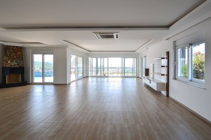 Трехэтажная вилла планировкой 3+1 в районе Каргыджак города Алания