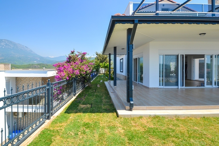 Трехэтажная вилла планировкой 3+1 в районе Каргыджак города Алания