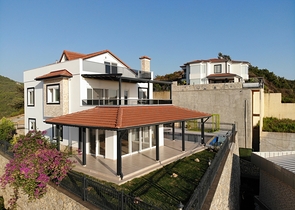 Трехэтажная вилла планировкой 3+1 в районе Каргыджак города Алания