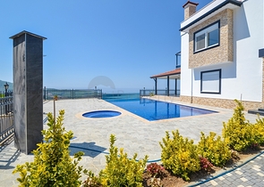 Трехэтажная вилла планировкой 3+1 в районе Каргыджак города Алания