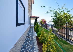 Трехэтажная вилла планировкой 3+1 в районе Каргыджак города Алания