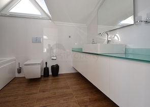 Трехэтажная вилла планировкой 3+1 в районе Каргыджак города Алания