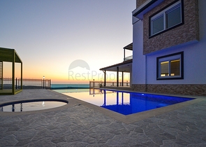 Трехэтажная вилла планировкой 3+1 в районе Каргыджак города Алания