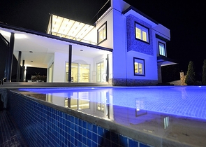 Трехэтажная вилла планировкой 3+1 в районе Каргыджак города Алания