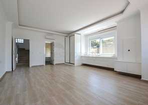 Трехэтажная вилла планировкой 3+1 в районе Каргыджак города Алания