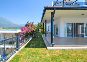 Трехэтажная вилла планировкой 3+1 в районе Каргыджак города Алания